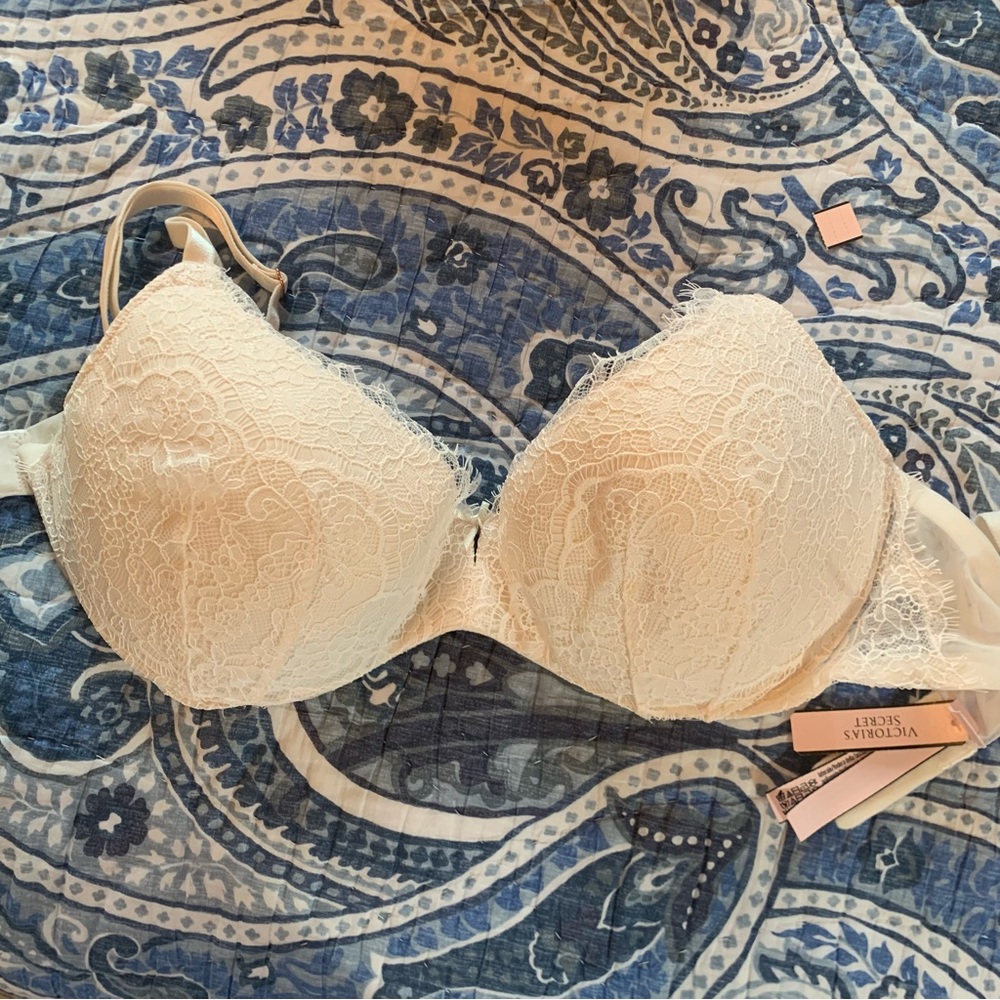 Brand New With Tags Victoria's Secret Dream Angels White Lace Push Up Bra 32DDD